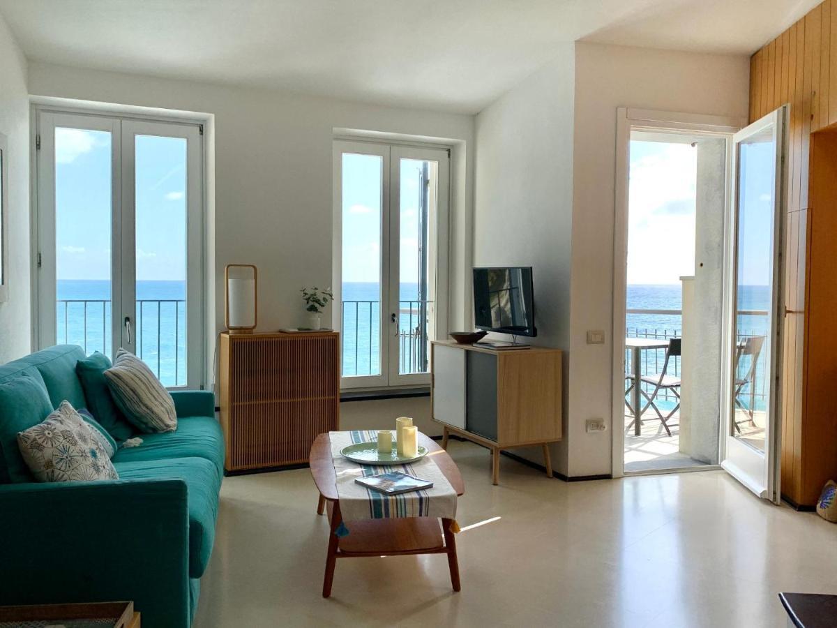 Il Ciasso Romantic Seafront Escape فيرناتْسا المظهر الخارجي الصورة